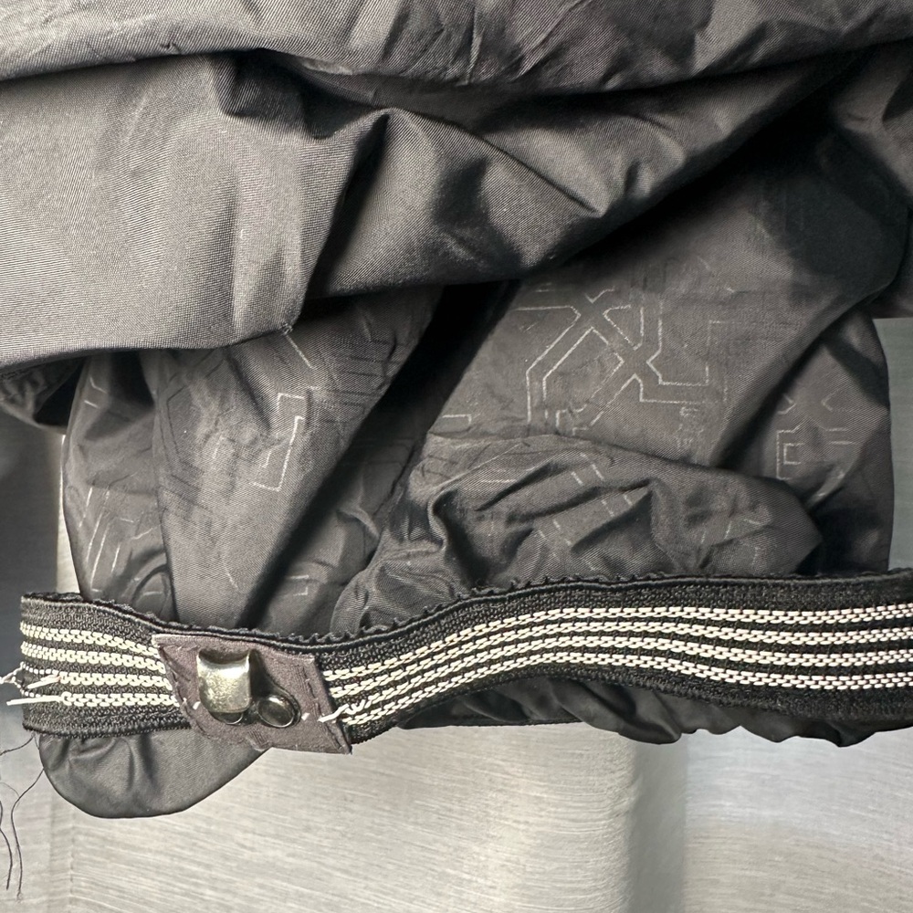 Men’s medium black and white pin-stripped ski pants